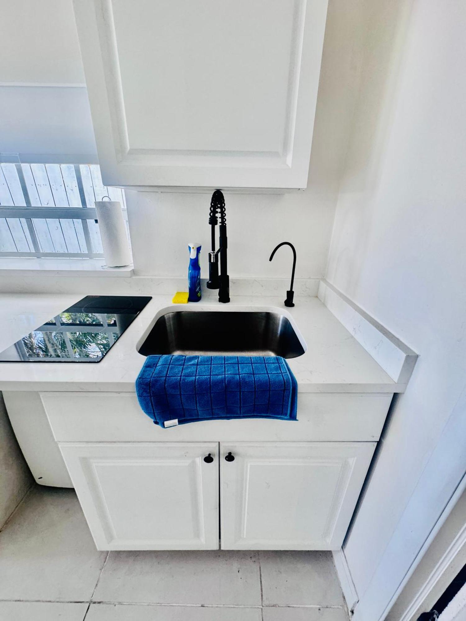 Modern Home - Termpurpedic Queen Bed, Laundry, Free Parkging, Ev Tesla Hollywood Exterior photo