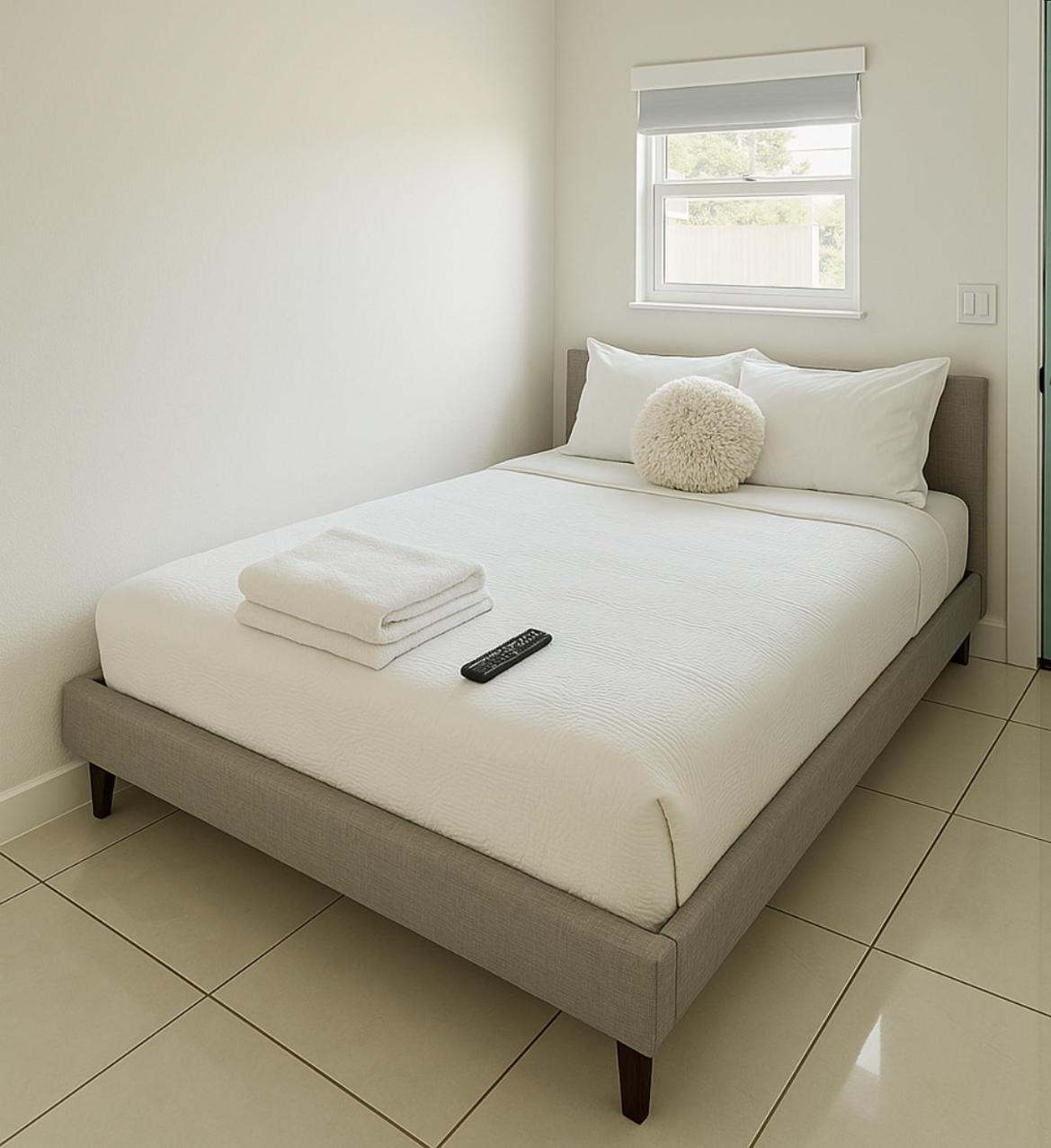 Modern Home - Termpurpedic Queen Bed, Laundry, Free Parkging, Ev Tesla Hollywood Exterior photo